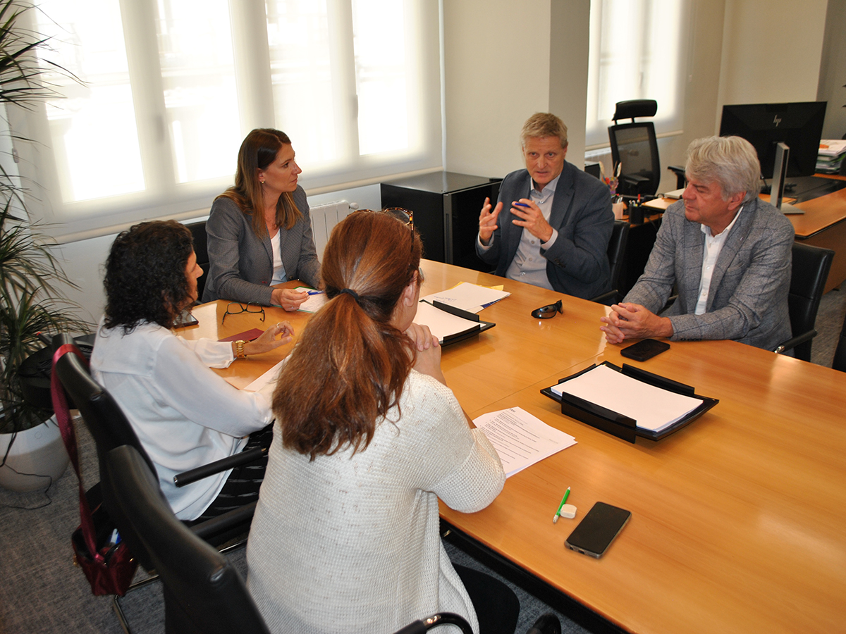 Reunión en el Parlamento Europeo sobre la realidad enfermera